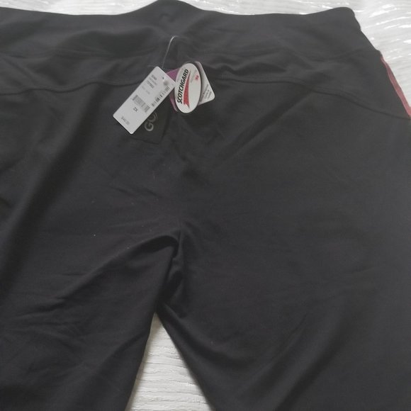 Activezone Black and metallic capri legging--2X - Picture 3 of 4